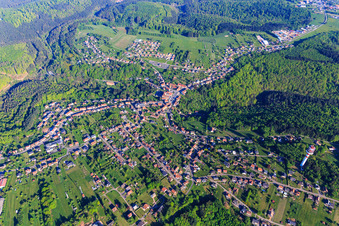 Vue aérienne de Vue d'ensemble des Vosges du Nord le matin depuis le sud-est à Goetzenbruck dans le département Moselle, France