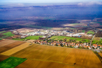 Vue aérienne de Zone industrielle d'Am Horst à le quartier Minderslachen in Kandel dans le département Rhénanie-Palatinat, Allemagne