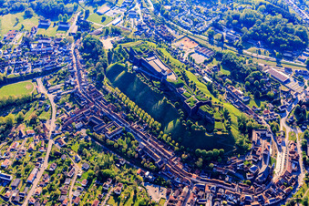 Vue aérienne de Citadelle de Bitsch vue de l'ouest à Bitsch dans le département Moselle, France