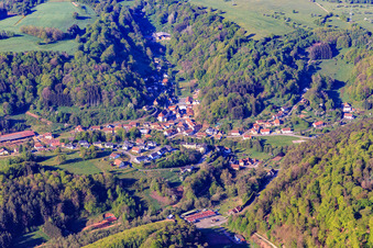 Vue aérienne de Vue du village depuis le nord-est à Siersthal dans le département Moselle, France