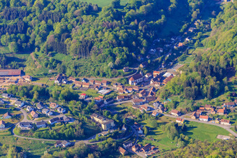 Vue aérienne de Vue du village depuis le nord-est à Siersthal dans le département Moselle, France
