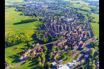 Vue aérienne de Aperçu des villes du nord à Sarralbe dans le département Moselle, France