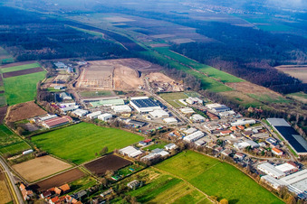 Vue oblique de Zone industrielle d'Am Horst à le quartier Minderslachen in Kandel dans le département Rhénanie-Palatinat, Allemagne