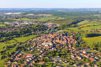 Vue aérienne de Vue de la ville depuis le sud à Sarralbe dans le département Moselle, France