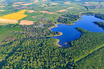Vue aérienne de Vue du village à l'Étang des femmes à Langatte dans le département Moselle, France