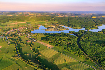 Vue aérienne de CENTRE NATURE & SPORT à Mittersheimer See vu de l'ouest à Mittersheim dans le département Moselle, France