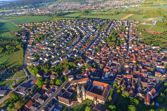 Vue aérienne de Vue de l'ouest le matin dans la vallée de la Tauber à le quartier Gerlachsheim in Lauda-Königshofen dans le département Bade-Wurtemberg, Allemagne