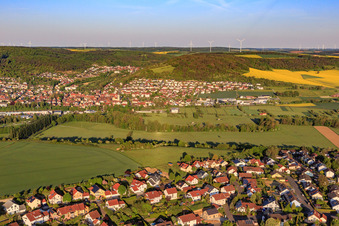 Vue aérienne de À Taubenberg à le quartier Gerlachsheim in Lauda-Königshofen dans le département Bade-Wurtemberg, Allemagne