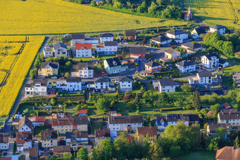 Vue aérienne de Nouvelle zone de développement Am Keltenberg à le quartier Unterbalbach in Lauda-Königshofen dans le département Bade-Wurtemberg, Allemagne