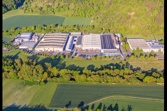 Vue aérienne de Roto Campus et Roto Frank DST Produktions-GmbH ainsi que MAAS Bauzentrum GmbH à le quartier Edelfingen in Bad Mergentheim dans le département Bade-Wurtemberg, Allemagne