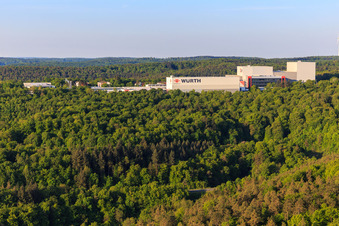 Vue aérienne de Würth Industrie Service GmbH & Co. KG sur le Drillberg de Norden à Bad Mergentheim dans le département Bade-Wurtemberg, Allemagne