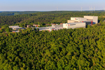 Vue aérienne de Würth Industrie Service GmbH & Co. KG sur le Drillberg de Norden à Bad Mergentheim dans le département Bade-Wurtemberg, Allemagne