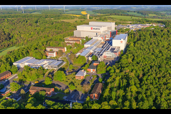 Vue aérienne de Würth Industrie Service GmbH & Co. KG sur le Drillberg depuis l'est à Bad Mergentheim dans le département Bade-Wurtemberg, Allemagne