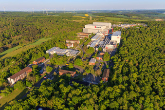Vue aérienne de Würth Industrie Service GmbH & Co. KG sur le Drillberg depuis l'est à Bad Mergentheim dans le département Bade-Wurtemberg, Allemagne
