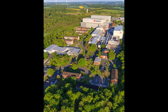 Photographie aérienne de Würth Industrie Service GmbH & Co. KG sur le Drillberg depuis l'est à Bad Mergentheim dans le département Bade-Wurtemberg, Allemagne