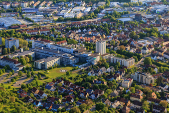Vue aérienne de Hôpital Caritas Bad Mergentheim gGmbH avec héliport à Bad Mergentheim dans le département Bade-Wurtemberg, Allemagne