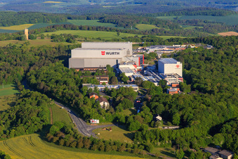 Würth Industrie Service GmbH & Co. KG sur le Drillberg depuis l'est à Bad Mergentheim dans le département Bade-Wurtemberg, Allemagne d'en haut