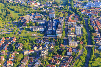 Vue aérienne de Hôpital Caritas Bad Mergentheim gGmbH avec héliport à Bad Mergentheim dans le département Bade-Wurtemberg, Allemagne
