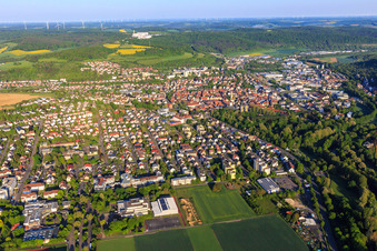 Vue aérienne de Vue de la ville dans la vallée de la Tauber depuis l'est à Bad Mergentheim dans le département Bade-Wurtemberg, Allemagne