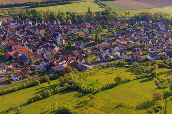 Vue aérienne de Brunnenstraße Waldstr à Tauberrettersheim dans le département Bavière, Allemagne