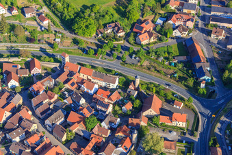 Vue aérienne de Tour d'escargot de l'ancien rempart de la ville près de l'Erbsengasse à Röttingen dans le département Bavière, Allemagne