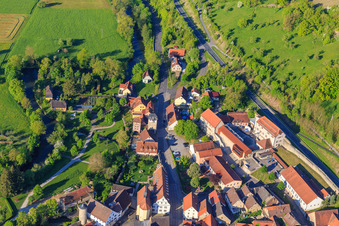 Vue aérienne de Musée du vin au château de Brattenstein à Röttingen dans le département Bavière, Allemagne