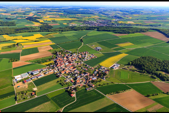 Vue aérienne de Vue d'ensemble du village le matin depuis le sud-ouest à le quartier Vilchband in Wittighausen dans le département Bade-Wurtemberg, Allemagne