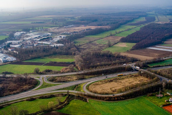 Zone industrielle d'Am Horst à le quartier Minderslachen in Kandel dans le département Rhénanie-Palatinat, Allemagne depuis l'avion