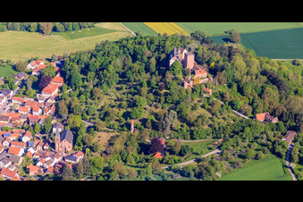 Château et parc du château Gamburg à le quartier Gamburg in Werbach dans le département Bade-Wurtemberg, Allemagne hors des airs