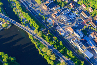 Vue aérienne de Pont sur le Main au-dessus de l'estuaire de la Tauber à Wertheim dans le département Bade-Wurtemberg, Allemagne