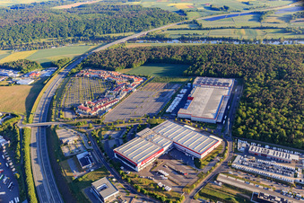 Vue aérienne de Outlet Wertheim Village, Warema et McRent Wertheim à le quartier Bettingen in Wertheim dans le département Bade-Wurtemberg, Allemagne