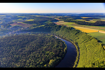 Vue oblique de Boucle principale à Kreuzwertheim dans le département Bavière, Allemagne