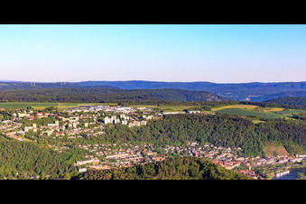 Vue aérienne de Vue de la ville depuis l'est le matin à le quartier Eichel in Wertheim dans le département Bade-Wurtemberg, Allemagne