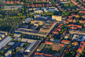 Vue aérienne de Hôpital municipal à le quartier Nordweststadt in Karlsruhe dans le département Bade-Wurtemberg, Allemagne