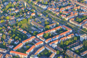 Vue aérienne de Tristanstraße avec Draisschule à le quartier Mühlburg in Karlsruhe dans le département Bade-Wurtemberg, Allemagne