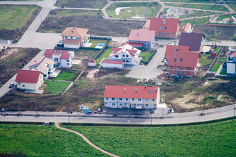 Sur la haute piste à Kandel dans le département Rhénanie-Palatinat, Allemagne depuis l'avion