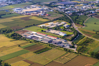 Vue aérienne de Stations-service Tankpool24 et AS 24 et parc industriel avec Georg Fischer Fluorpolymer Products GmbH et Barth Medienhaus GmbH | Agence de publicité | Agence digitale à le quartier Altdorf in Ettenheim dans le département Bade-Wurtemberg, Allemagne