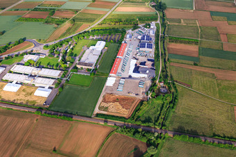 Vue aérienne de Stations-service Tankpool24 et AS 24 et parc industriel avec Georg Fischer Fluorpolymer Products GmbH et Barth Medienhaus GmbH | Agence de publicité | Agence digitale à le quartier Altdorf in Ettenheim dans le département Bade-Wurtemberg, Allemagne