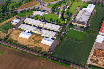 Vue aérienne de Parc industriel avec Georg Fischer Fluorpolymer Products GmbH et Barth Medienhaus GmbH | Agence de publicité | Agence numérique à le quartier Altdorf in Ettenheim dans le département Bade-Wurtemberg, Allemagne