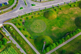 Vue aérienne de Espace vert à Roland-Mack-Ring à Rust dans le département Bade-Wurtemberg, Allemagne