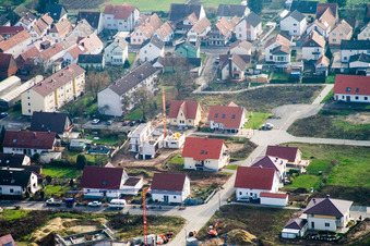 Enregistrement par drone de Sur la haute piste à Kandel dans le département Rhénanie-Palatinat, Allemagne