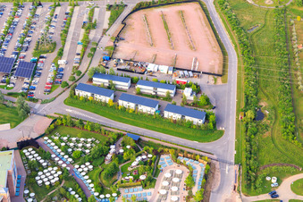 Vue aérienne de Installation de conteneurs sur le site d'extension de Rulantica à Europapark Rust à Rust dans le département Bade-Wurtemberg, Allemagne