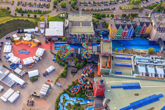 Vue aérienne de Vildfål - Toboggan de chute libre et arène « Always Sundays » de Rulantica à Europa-Park Rust à Rust dans le département Bade-Wurtemberg, Allemagne
