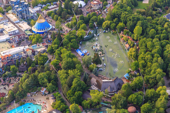 Vue aérienne de Tyrolienne Wild Water Ride, FoodLoop, le voyage magique impérial de Josefina et Wichtelhausen de l'Europapark Rust à Rust dans le département Bade-Wurtemberg, Allemagne
