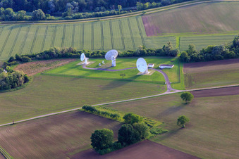 Photographie aérienne de Antennes radio paraboliques de la branche Rheinhausen du Service fédéral de renseignement à le quartier Niederhausen in Rheinhausen dans le département Bade-Wurtemberg, Allemagne