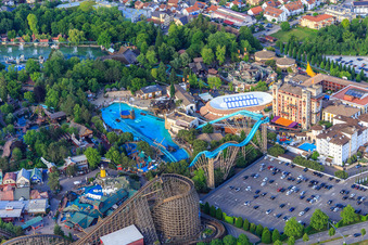 Vue aérienne de Whale Adventures, Atlantica SuperSplash et WODAN – Timburcoaster d'Europapark Rust à Rust dans le département Bade-Wurtemberg, Allemagne