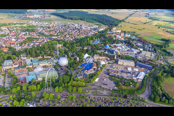 Vue aérienne de Vue d'ensemble de la partie classique d'Europa-Park Rust depuis l'ouest à Rust dans le département Bade-Wurtemberg, Allemagne