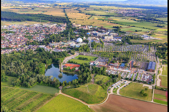 Vue aérienne de Vue de l'Europapark Rust depuis le nord derrière le lac de baignade Rust (Allmendsee) - OG31 à Rust dans le département Bade-Wurtemberg, Allemagne