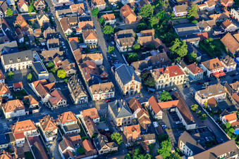 Vue aérienne de Mairie de Marckolsheim à Marckolsheim dans le département Bas Rhin, France