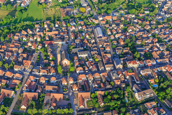 Vue aérienne de Rue du Mal Foch, Rue Clémenceau à Marckolsheim dans le département Bas Rhin, France
